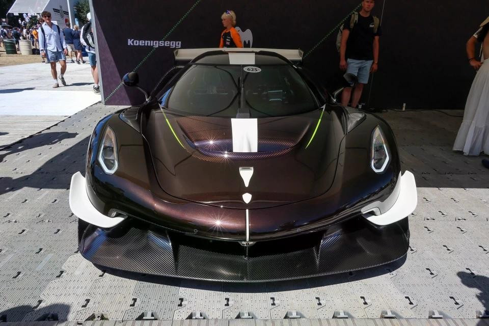 Được phát triển từ Jesko Attack, Koenigsegg Sadair’s Spear sở hữu gói ngoại thất khí động học mạnh mẽ hơn với mức giá khởi điểm từ 5,2 triệu USD.