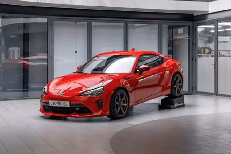 Cường Đô la nổi tiếng không chỉ là 1 doanh nhân trong lĩnh vực bất động sản, mà còn có thú vui chơi siêu xe rất ấn tượng, đây là người tiên phong mang chiếc siêu xe đầu tiên về Việt Nam, chiếc Lamborghini Gallardo vào năm 2007, gây chấn động giới mê xe, cũng như truyền thông lúc bấy giờ.