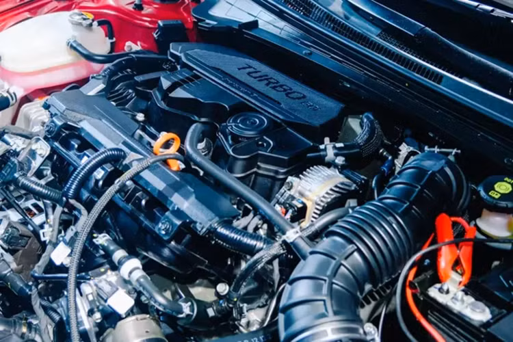 Bản N Line được trang bị động cơ xăng Smartstream G tăng áp, dung tích 1.6L, tạo ra công suất tối đa 204 mã lực và mô-men xoắn cực đại 265 Nm. Động cơ đồng hành cùng hộp số tự động ly hợp kép 7 cấp.