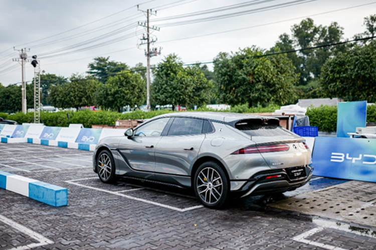 Cung cấp sức mạnh cho Z9GT là ba motor điện cho tổng công suất lên tới 950 mã lực và mô-men xoắn 710 Nm. Xe có khả năng tăng tốc từ 0–100 km/h trong vòng 3,4 giây.