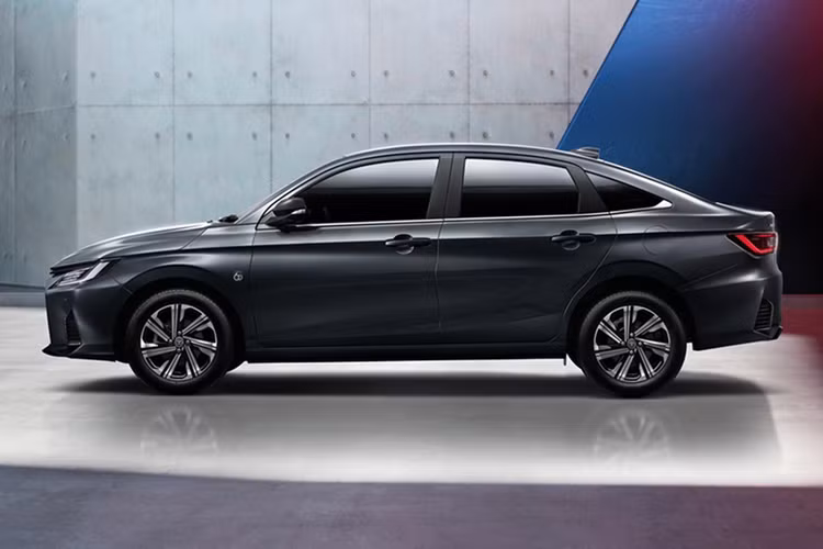 Toyota Vios thế hệ hiện tại đã chính thức ra mắt thị trường Thái Lan vào năm 2022 với tên gọi riêng là Yaris Ativ. Với thiết kế và trang bị lột xác hoàn toàn, mẫu xe này đã tạo nên một cơn sốt doanh số tại Thái lan với lượng bán ra 3.000 - 5.000 chiếc mỗi tháng.