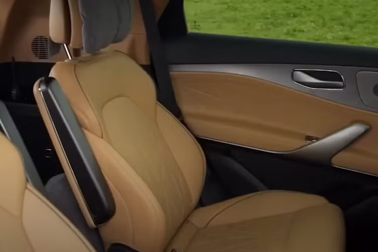 Động cơ đốt trong cho công suất tối đa 204 mã lực trong khi con số tương ứng của mô-tơ điện phía trước là 268 mã lực. Hai mô-tơ điện phía sau đều cho sức mạnh 241 mã lực. Tổng công suất của hệ thống đạt 751 mã lực, giúp xe có khả năng tăng tốc 0-100 km/h trong thời gian dưới 3 giây và có tốc độ tối đa 220 km/h.