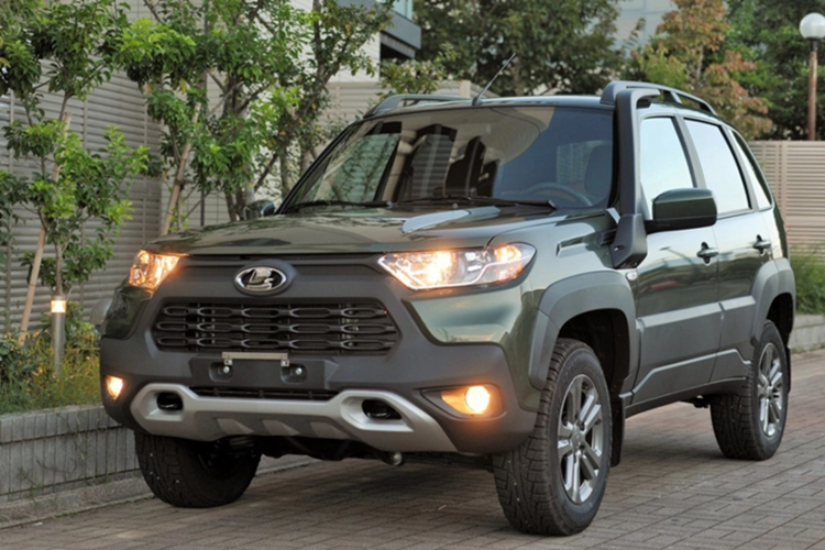 Lada vốn nổi tiếng với triết lý sản phẩm “bền - đơn giản - dễ sửa chữa” trong điều kiện thời tiết và hạ tầng khắc nghiệt. Tuy nhiên, thị trường Việt Nam đang dần thay đổi, với người tiêu dùng ngày càng quan tâm hơn đến chi phí vận hành dài hạn, đặc biệt là mức tiêu hao nhiên liệu.