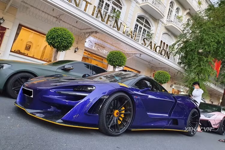 Trái tim này sẽ kết hợp với hộp số SSG ly hợp kép 7 cấp, nhờ đó, siêu xe McLaren 720S sẽ giúp chủ nhân có những giây phút lái xe cực kỳ thú vị khi tăng tốc từ vị trí xuất phát lên 100 km/h chỉ trong thời gian 2,9 giây trước khi đạt vận tốc tối đa là 341 km/h.