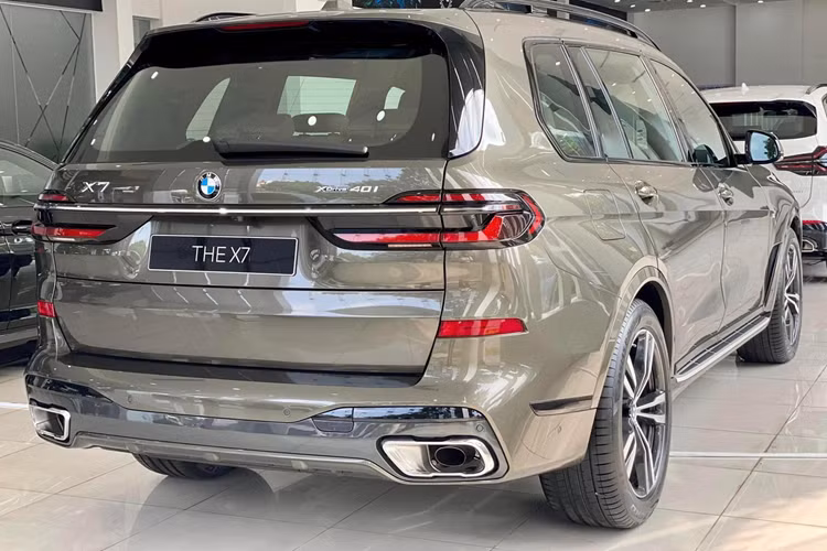 Đi kèm là hộp số tự động 8 cấp và hệ dẫn động bốn bánh toàn thời gian xDrive – công nghệ độc quyền của BMW, giúp tăng cường khả năng kiểm soát và linh hoạt trên nhiều loại địa hình.