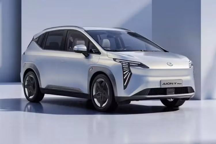 Thương hiệu con Aion của hãng xe Trung Quốc GAC đã chính thức giới thiệu phiên bản mới của mẫu SUV điện Y Plus ở thị trường nội địa. Ở phiên bản nâng cấp, xe được cải tiến nhẹ về thiết kế ngoại thất và nội thất, cùng hệ thống điều khiển hiện đại hơn.