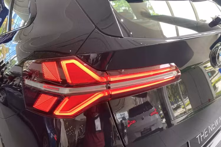 Động cơ này còn ứng dụng công nghệ BMW TwinPower Turbo và Mild Hybrid 48 volt, sản sinh công suất lên đến 190 mã lực, tăng tốc từ vị trí xuất phát lên 100 km/h trong 8,5 giây.