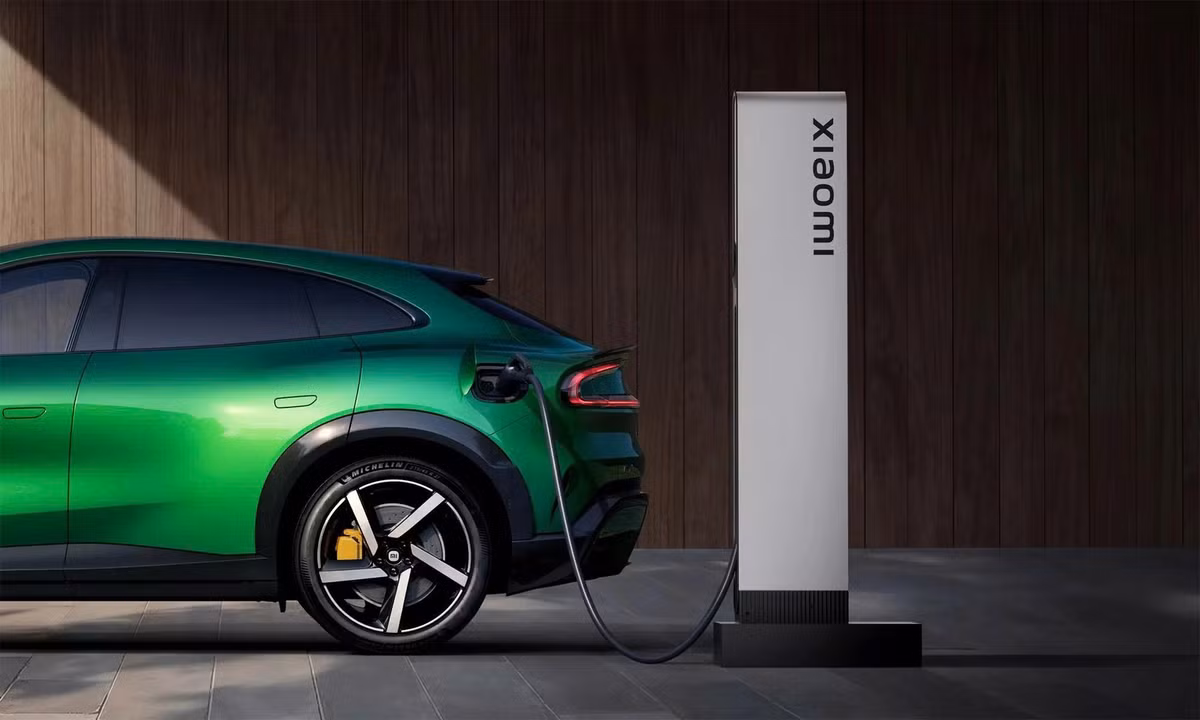 Đáng chú ý nhất là bản Max – trang bị 2 môtơ điện, cho công suất “khủng” 681 mã lực, mô-men xoắn 866 Nm. Bộ pin NMC 101,7 kWh cho tầm hoạt động 760 km, nhưng khả năng tăng tốc từ 0-100 km/h chỉ 3,23 giây, ngang tầm nhiều siêu xe hiệu năng cao.