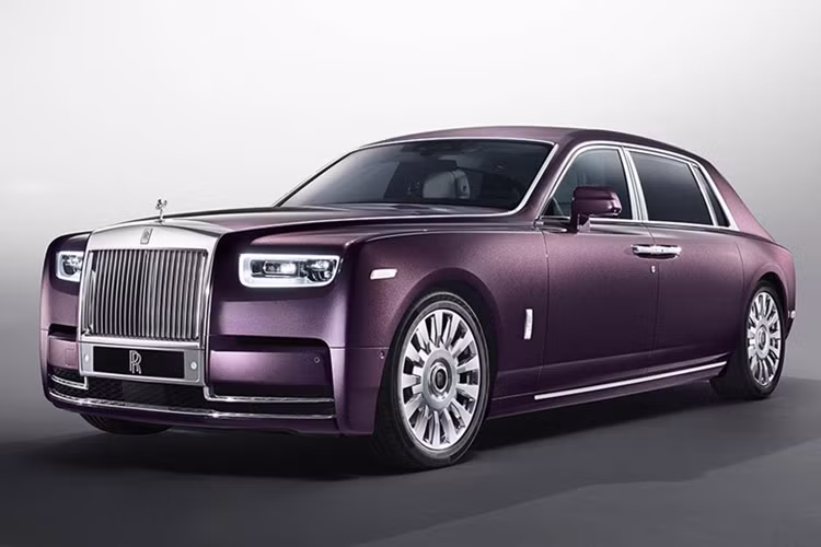 Năm 2012, Phantom VII Series II ra mắt cho năm 2013, với các nâng cấp về thiết kế như bánh xe mới, lưới tản nhiệt mới, đèn cải tiến, hộp số 8 cấp, và nội thất được nâng cấp. Nhiều phiên bản đặc biệt cũng được sản xuất để đáp ứng yêu cầu cá nhân hoặc kỷ niệm các cột mốc, như phiên bản Phantom Silver kỷ niệm 100 năm Silver Ghost.