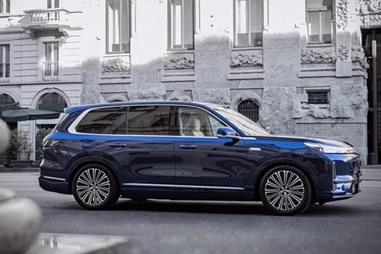 Nếu thành hiện thực, Galaxy M9 sẽ trở thành mẫu xe đắt nhất từng được phân phối dưới thương hiệu Proton, vượt xa cả Proton X90 về định vị và trang bị.