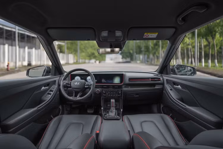 Phiên bản 1.5 Tiêu chuẩn là lựa chọn dành cho những người dùng ưu tiên chi phí, cần một mẫu SUV cơ bản để phục vụ nhu cầu di chuyển hàng ngày.