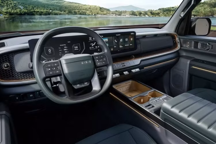 Xe sẽ chính thức ra mắt tại Úc vào tháng 7 tới, với cấu hình cabin đôi (Dual Cab) và trang bị tiêu chuẩn là động cơ diesel tăng áp 2.2L, cho công suất 207 mã lực và mô-men xoắn cực đại 440 Nm. Khối động cơ này đi kèm hộp số tự động 8 cấp và tùy chọn hệ dẫn động cầu sau hoặc bốn bánh.