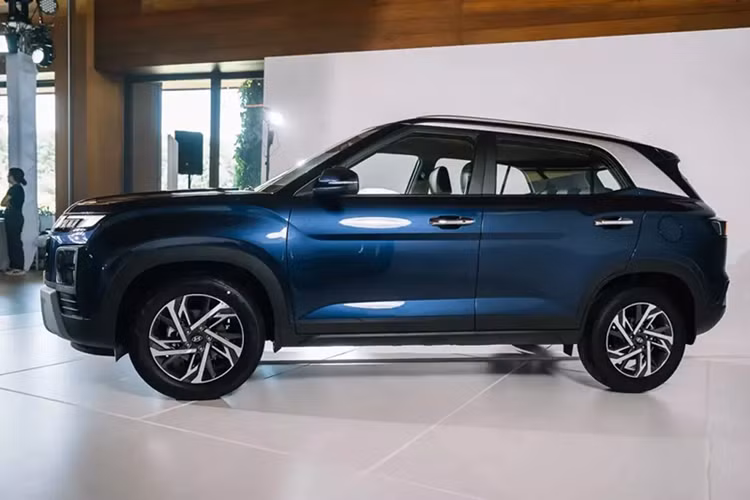 Tương tự xe ở Indonesia và Thái Lan, Hyundai Creta 2025 dành cho Philippines cũng có bản thường cũng như bản N Line thể thao hơn. Đồng thời, xe sở hữu thiết kế giống Creta mới đang bán ở thị trường Ấn Độ. Bên ngoài, mẫu SUV cỡ B này gần như thay đổi hoàn toàn so với phiên bản hiện tại.