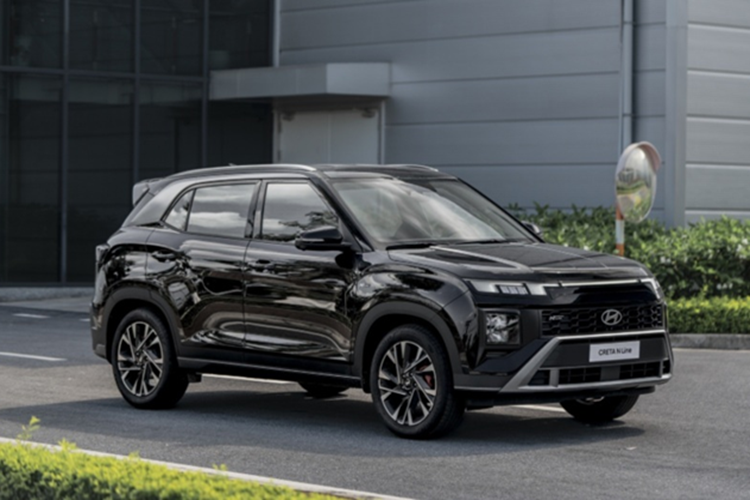 Trong khi đó, phiên bản 1.5 Đặc biệt bổ sung nhiều tiện nghi đáng giá như màn hình trung tâm cỡ lớn, ghế da và sạc không dây, phù hợp với người dùng đề cao sự thoải mái và hiện đại ở mức vừa phải.