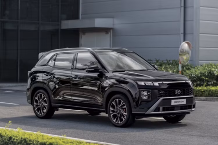 Trong khi đó, phiên bản 1.5 Đặc biệt bổ sung nhiều tiện nghi đáng giá như màn hình trung tâm cỡ lớn, ghế da và sạc không dây, phù hợp với người dùng đề cao sự thoải mái và hiện đại ở mức vừa phải.