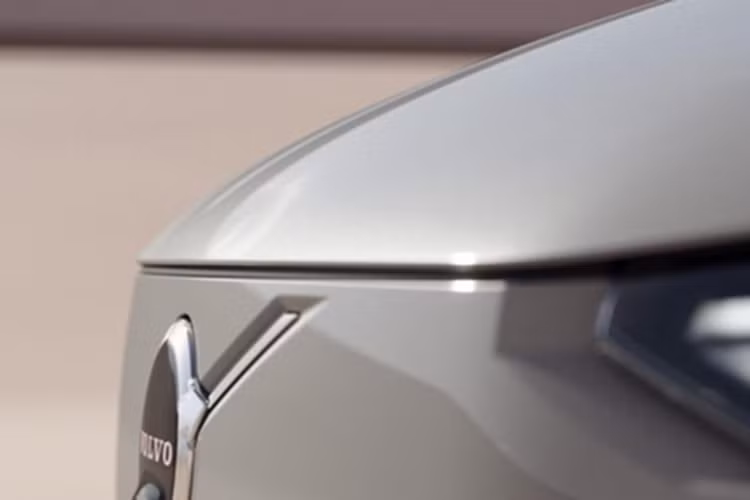 Dù chi tiết hiệu năng chưa được công bố đầy đủ, nhưng Volvo khẳng định tầm hoạt động thuần điện của XC70 có thể đạt tới 200 km, một con số vượt trội so với phần lớn các mẫu PHEV hiện nay.