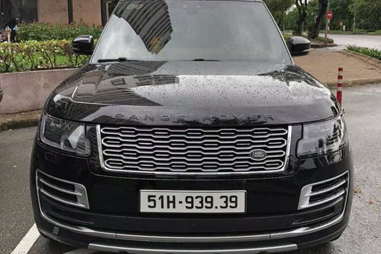 Còn VIP chính là ngoại thất đẹp mắt và quan trọng hơn là khoang lái rất đẳng cấp với 4 chỗ ngồi, điểm nhấn là hàng ghế sau chỉ có đúng 2 chỗ theo kiểu thiết kế thương gia.