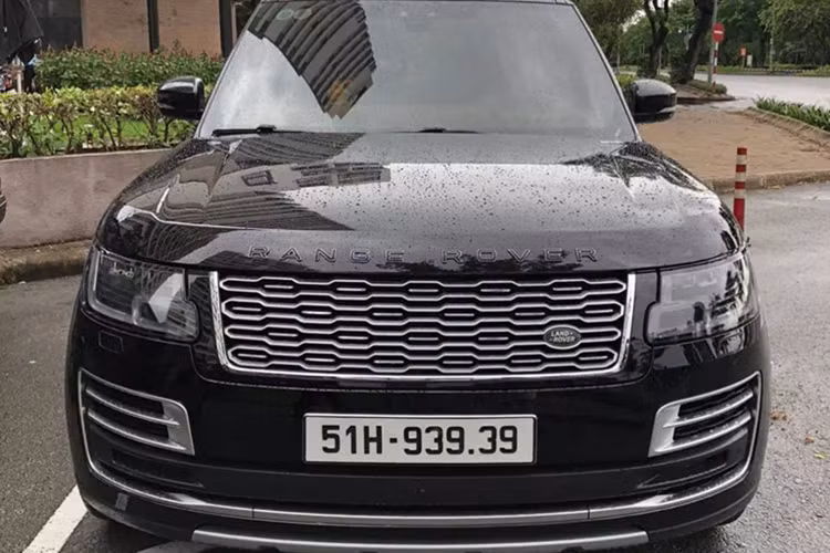 Còn VIP chính là ngoại thất đẹp mắt và quan trọng hơn là khoang lái rất đẳng cấp với 4 chỗ ngồi, điểm nhấn là hàng ghế sau chỉ có đúng 2 chỗ theo kiểu thiết kế thương gia.