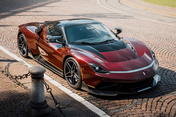 Automobili Pininfarina đã tiết lộ Battista Novantacinque đặc biệt, một mẫu hyper GT độc bản được tạo ra để kỷ niệm 95 năm của Pininfarina - hãng thiết kế do Battista Farina, biệt danh Pinin, sáng lập vào năm 1930.