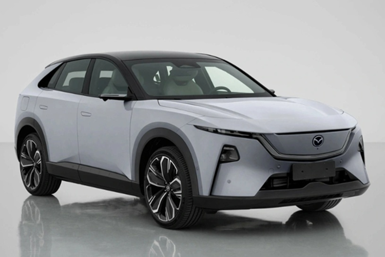 Mazda EZ-60 bản SUV là mẫu xe thứ hai được phát triển dưới sự hợp tác giữa Mazda và đối tác liên doanh Changan Automobile, sau mẫu sedan điện EZ-6.