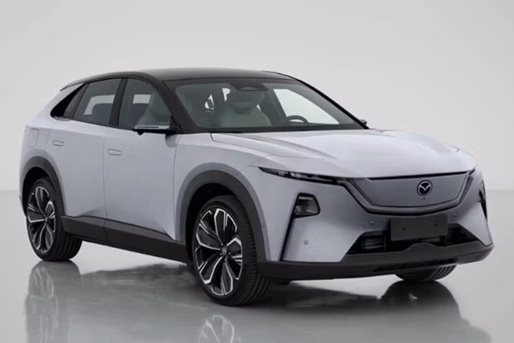 Mazda EZ-60 bản SUV là mẫu xe thứ hai được phát triển dưới sự hợp tác giữa Mazda và đối tác liên doanh Changan Automobile, sau mẫu sedan điện EZ-6.