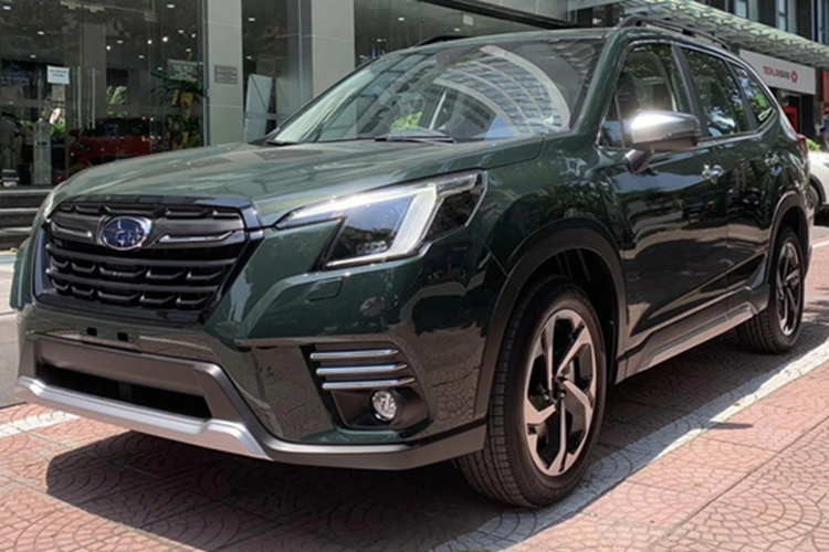 Ngoài ra, đây còn là mẫu SUV cỡ C hiếm hoi tại Việt Nam được trang bị hệ dẫn động AWD tiêu chuẩn. Xe sử dụng động cơ Boxer 4 xi-lanh, dung tích 2.0L với công suất tối đa 154 mã lực và mô-men xoắn cực đại 196 Nm. Động cơ đi kèm hộp số biến thiên vô cấp với 7 cấp số ảo.