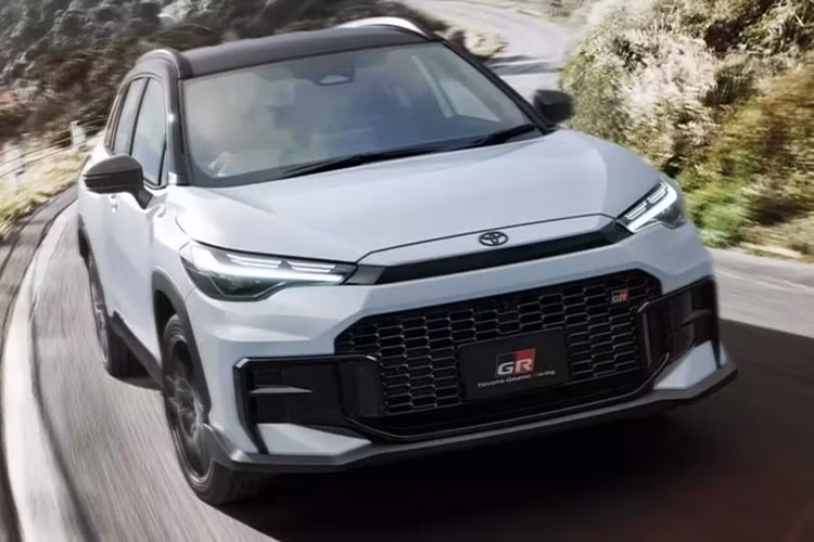 Đời mới của Toyota Corolla Cross vừa được ra mắt tại Nhật Bản đi kèm với một số nâng cấp độc quyền, bao gồm phiên bản GR Sport thể thao hơn và loạt phụ kiện nổi bật. Tuy nhiên, Toyota Corolla Cross GR Sport sẽ chỉ dành cho một số thị trường trên thế giới như Nhật Bản và châu Âu.