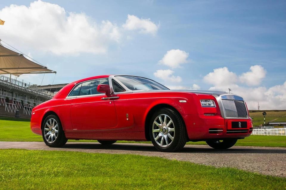 Trong tiếng Ả Rập, "Al-Adiyat" là tiếng vó ngựa va mạnh vào đá. Rolls-Royce cũng ra mắt bộ sưu tập Al-Adiyat Collection dành cho dòng Phantom và Wraith vào năm 2015.
