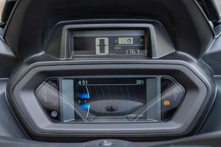 Thiết kế khí động học tiếp tục được duy trì, nhưng hãng đã tinh chỉnh một số chi tiết nhỏ như cụm ống xả mới giúp giảm khối lượng xe khoảng 800 gram so với đời trước. Sự cắt giảm nhẹ này hứa hẹn sẽ cải thiện độ linh hoạt khi vận hành, đặc biệt trong môi trường đô thị đông đúc.