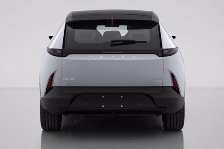 Mazda EZ-60 bản thuần điện được trang bị mô-tơ điện công suất 255 mã lực, cho phép xe đạt vận tốc tối đa 185 km/h. Xe sử dụng loại pin LFP (Lithium Iron Phosphate), vốn được đánh giá cao về độ bền và chi phí sản xuất hợp lý.