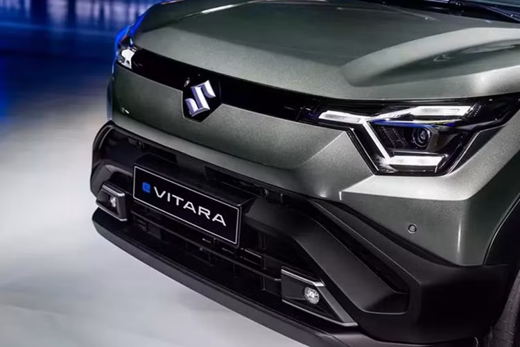 Suzuki e Vitara dành cho Thái Lan sẽ được nhập khẩu nguyên chiếc từ Ấn Độ. Do đó, xe sẽ không được hưởng thuế nhập khẩu 0% như ô tô nhập từ Trung Quốc hoặc các nước ASEAN nên dự kiến có giá không rẻ.