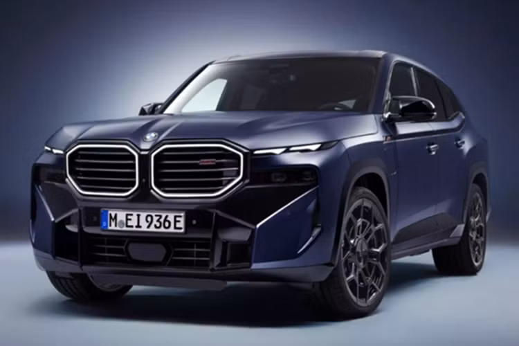 Theo đó, ở lần “lên đời” này, BMW XM 2026 đã bị loại bỏ hoàn toàn cấu hình tiêu chuẩn và tập trung toàn lực vào biến thể mạnh mẽ nhất. Ra mắt với tham vọng mở rộng dòng SUV hạng sang cỡ lớn, BMW XM từng được kỳ vọng là biểu tượng mới của dòng xe M độc lập, sau M1 huyền thoại
