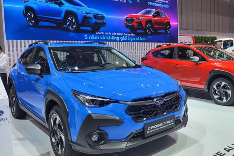 Động cơ kết hợp với mô-tơ điện mạnh 16,5 mã lực và 66 Nm. Ngoài ra, phiên bản hybrid của Subaru Crosstrek còn có hộp số tự động biến thiên vô cấp CVT 7 cấp số ảo.