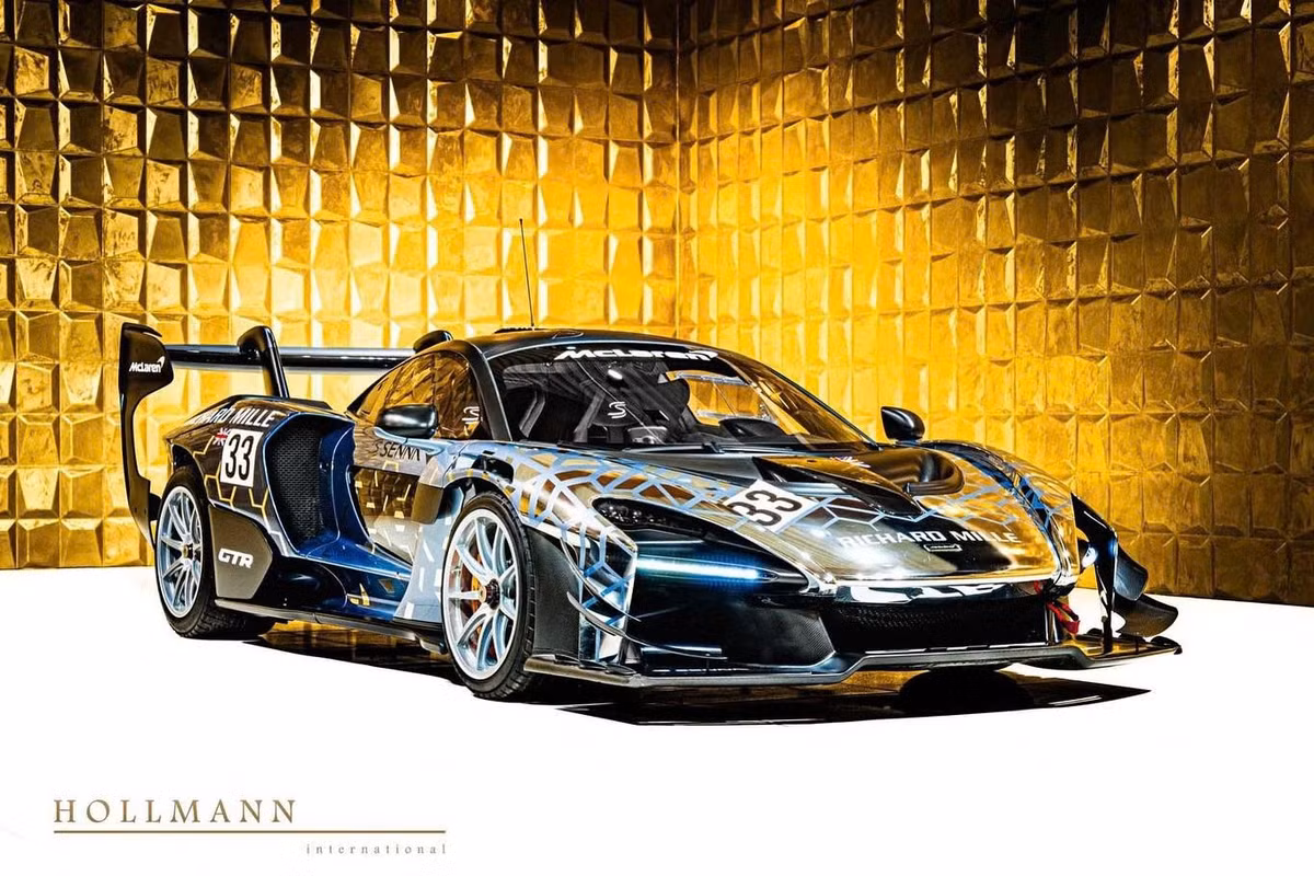 Chiếc McLaren Senna GTR mang số thứ tự 33 – từng gây chú ý khi xuất hiện tại Việt Nam vào năm 2022, hiện vẫn đang “ế khách” dù đã trở lại châu Âu một thời gian. Hiện xe đang được rao bán tại đại lý Hollmann (Đức) với giá 1,688 triệu euro, tương đương khoảng 1,95 triệu USD (hơn 50 tỷ đồng).