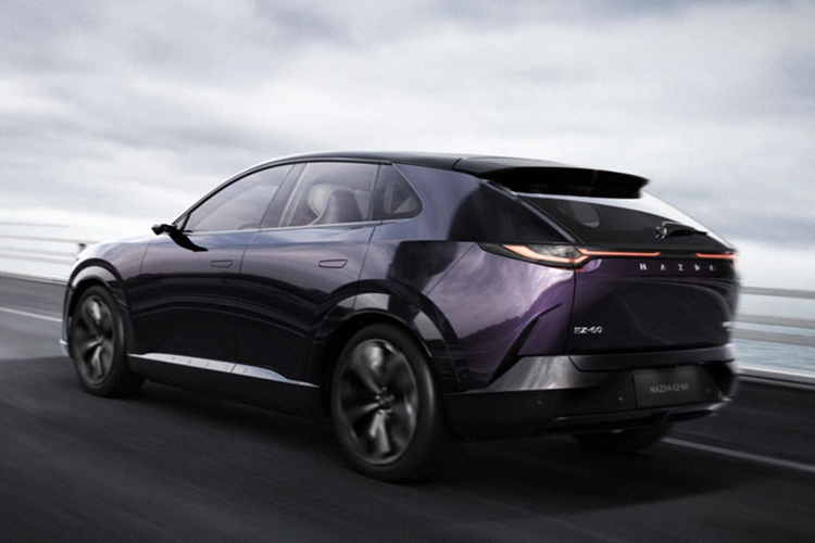 Phiên bản cao cấp nhất còn được trang bị gương chiếu hậu kỹ thuật số, hiển thị hình ảnh trực tiếp lên màn hình thay vì dùng gương truyền thống, mang đến trải nghiệm công nghệ tương lai cho người lái.