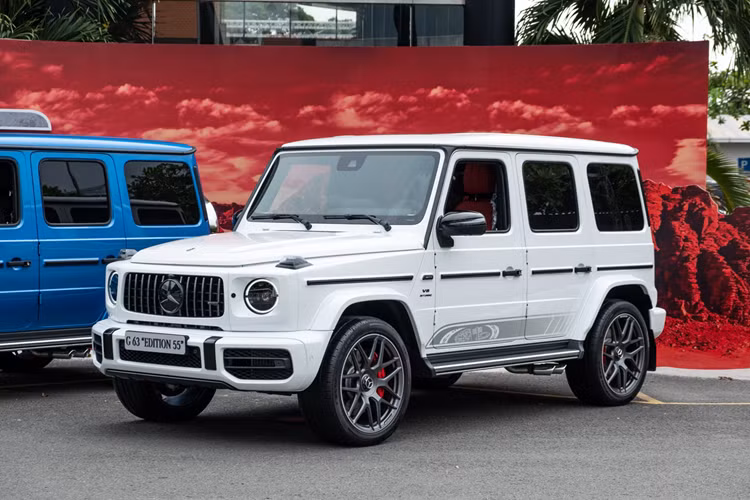 Biển số này chỉ có 2 con số được giới mê biển là trùm cuối của dãy số tự nhiên, với 4 con số 8 liền kề, nó là biển tứ quý 8, và số 9 chốt cuối mang hàm ý trường thọ, đã có phát tài quanh năm lại thêm trường thọ, ai mà không thích.