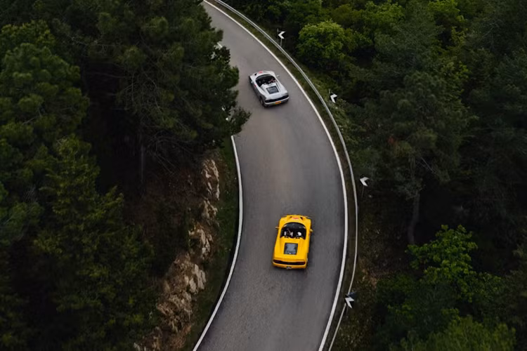 Đồng thời cũng được trải nghiệm trên đường đua Fiorano, nơi Ferrari kiểm tra các mẫu xe của mình trước khi bàn giao đến khách hàng từ năm 1972.