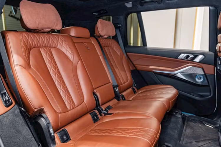 Mức giá sau ưu đãi khiến BMW X7 trở thành một lựa chọn đáng cân nhắc đối với những khách hàng đang tìm kiếm một mẫu SUV hạng sang cỡ lớn, sở hữu thiết kế bề thế, trang bị hiện đại và khả năng vận hành vượt trội, nhưng vẫn đảm bảo giá trị tài chính hấp dẫn trong phân khúc từ 5 - 6 tỷ đồng.