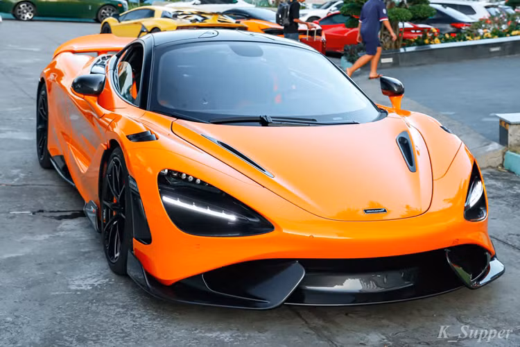 Sức mạnh của khối động cơ trên siêu xe hàng hiếm McLaren 765LT sẽ chạy qua hộp số ly hợp kép bảy tốc độ đã có các tinh chỉnh làm cho việc sang số nhanh hơn 15% so với McLaren 720S.