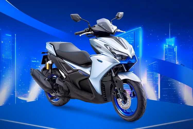 Điều này mang lại khả năng phản hồi tốt hơn, tạo cảm giác “turbo” rõ rệt khi vặn ga, đồng thời giúp người lái cảm nhận được sự linh hoạt như xe số. Để tối ưu hiệu suất trong từng điều kiện sử dụng, Yamaha trang bị hai chế độ lái gồm T-Mode (Town Mode) dành cho đường phố và S-Mode (Sport Mode) khi cần tăng tốc hoặc di chuyển đường dài.