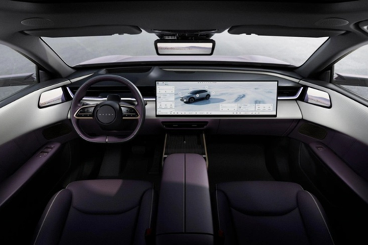 Theo công bố mới đây, Mazda EZ-60 có phạm vi di chuyển tối đa lên đến 600 km sau mỗi lần sạc đầy, theo chu trình thử nghiệm CLTC. Để so sánh, mẫu Tesla Model Y phiên bản Juniper dẫn động cầu sau (RWD) có phạm vi hoạt động khoảng 593 km, trong khi bản AWD có thể đạt tới 719 km theo cùng chuẩn CLTC.