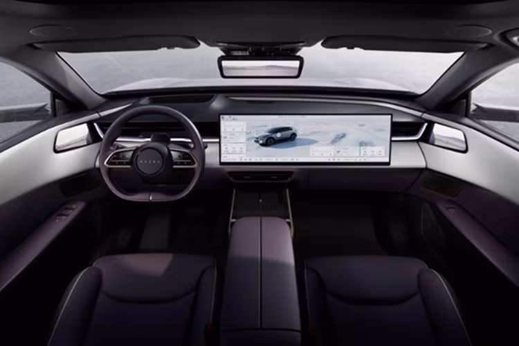 Theo công bố mới đây, Mazda EZ-60 có phạm vi di chuyển tối đa lên đến 600 km sau mỗi lần sạc đầy, theo chu trình thử nghiệm CLTC. Để so sánh, mẫu Tesla Model Y phiên bản Juniper dẫn động cầu sau (RWD) có phạm vi hoạt động khoảng 593 km, trong khi bản AWD có thể đạt tới 719 km theo cùng chuẩn CLTC.