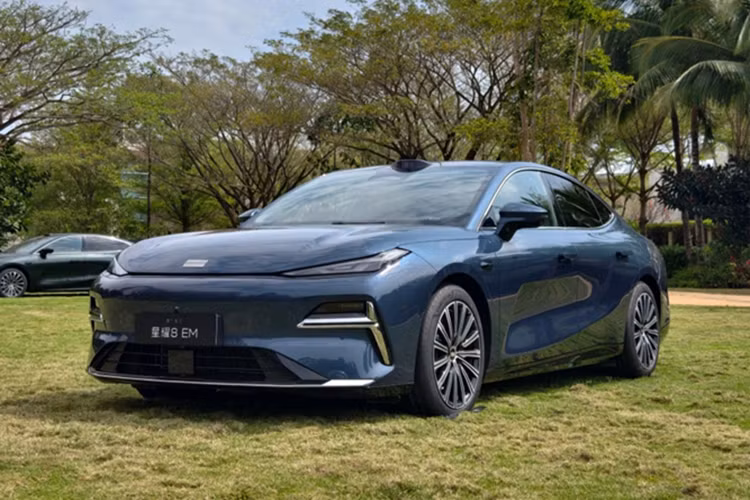 Sự việc diễn ra trong nhóm “A9 Founder’s Edition Owners Group” trên nền tảng Douyin (phiên bản TikTok của Trung Quốc), nơi ông Yao gọi Galaxy Starshine 8 là một “mẫu xe tệ hại” với “hàng ghế sau chật chội” và “chất lượng âm thanh kém”.