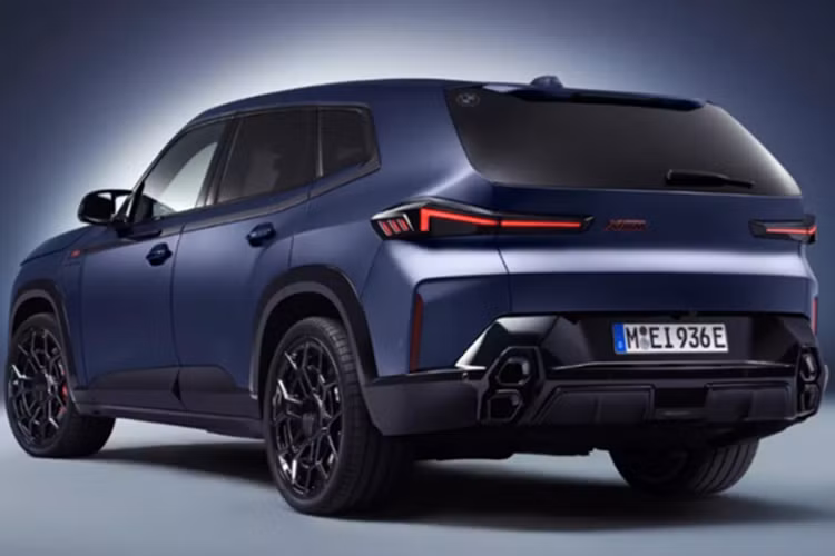 Chính vì thế, thay vì trải dài danh mục sản phẩm, BMW chọn cách tinh giản, giữ lại duy nhất phiên bản mạnh nhất, vốn từng được biết đến với tên gọi XM Label để làm bản XM 2026 tiêu chuẩn mới.