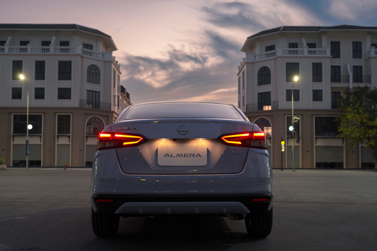 Tại Việt Nam, thương hiệu Nissan hiện đang phân phối 3 dòng xe, bao gồm Almera, Navara và Kicks. Tuy nhiên, mẫu xe Kicks đã lâu không có chương trình khuyến mãi chính hãng.