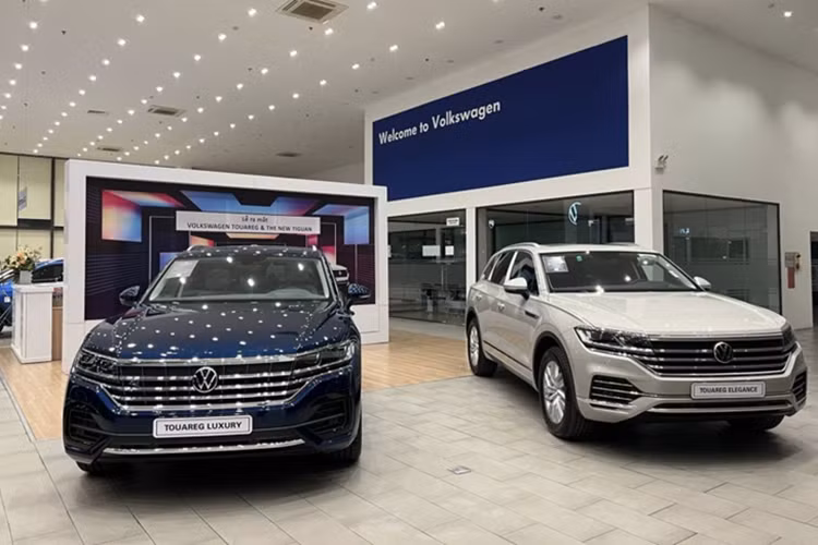 Không riêng Touareg, các mẫu xe Volkswagen khác cũng liên tục được ưu đãi trong thời gian qua nhằm cải thiện sức mua trên thị trường. Tuy nhiên, đây là lần đầu tiên mức ưu đãi của Touareg chạm đáy, tạo khoảng cách lớn so với các đối thủ cùng phân khúc.