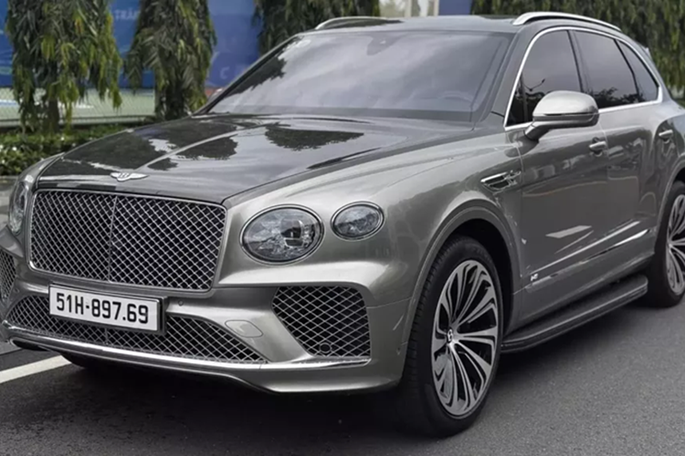 Bentley Bentayga là 1 trong các xe SUV siêu sang hàng đầu, và ra mắt đầu tiên trên thế giới, điều này giúp nó nhận được sự quan tâm đặc biệt, cho đến khi có đối thủ trực tiếp xuất hiện là Mercedes-Maybach GLS cũng như Rolls-Royce Cullinan.