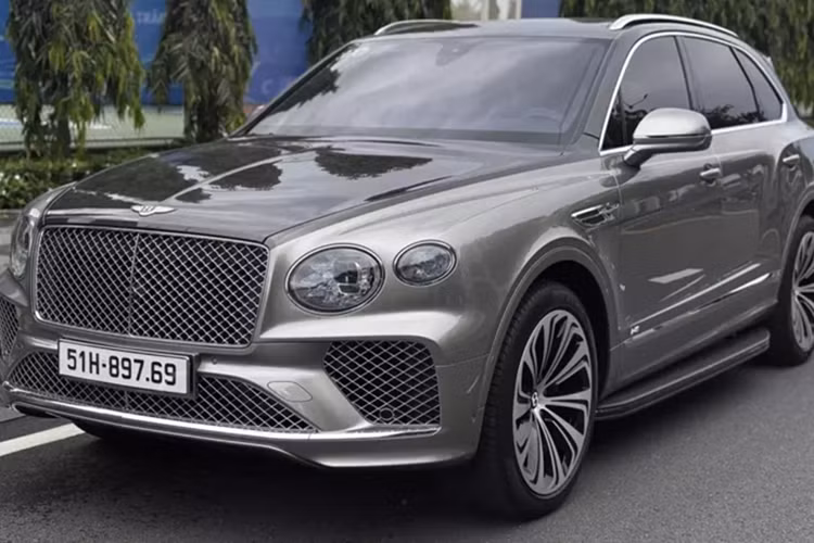 Bentley Bentayga là 1 trong các xe SUV siêu sang hàng đầu, và ra mắt đầu tiên trên thế giới, điều này giúp nó nhận được sự quan tâm đặc biệt, cho đến khi có đối thủ trực tiếp xuất hiện là Mercedes-Maybach GLS cũng như Rolls-Royce Cullinan.