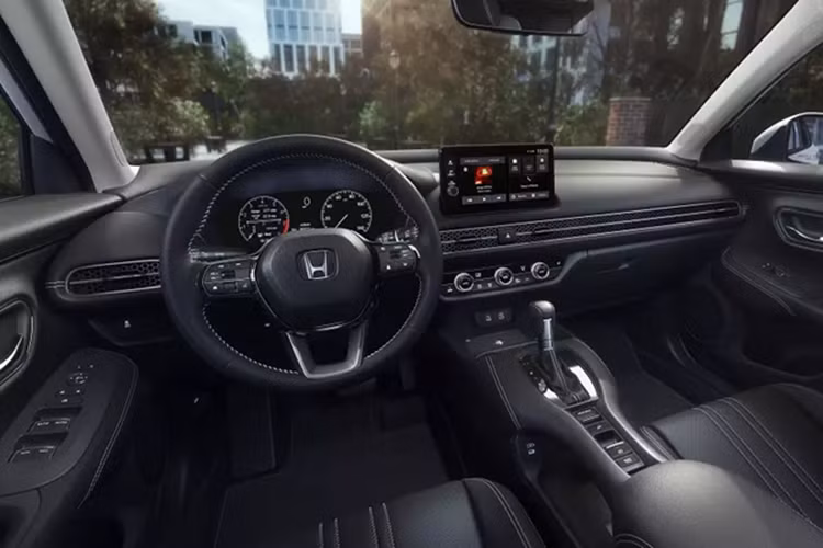 Honda HR-V 2026 dùng bộ mâm hợp kim mới có kích thước 17 inch và 18 inch. Đáng chú ý là bản cao cấp nhất EX-L nay được trang bị mâm 18 inch lớn hơn so với đời trước.