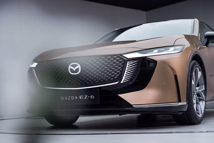 Khi pin và bình xăng được nạp đầy, xe đạt tổng quãng đường 1.301 km theo chuẩn CLTC. Mức tiêu thụ nhiên liệu của xe rơi vào khoảng 3,6 lít/100 km. Thứ hai là mô-tơ điện mạnh 190 kW (258 mã lực), cung cấp phạm vi hoạt động theo tiêu chuẩn CLTC từ 480 km đến 600 km, tùy dung lượng pin.